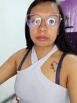 Snapshot of Alanafire chatting on December 5, 2025, 12:48 pm Alanafire online show from December 5, 2025, 12:48 pm