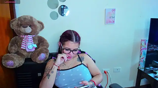 Emma boo online show from April 18, 2026, 7:07 pm