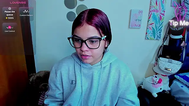 Emma boo online show from December 14, 2025, 7:08 pm