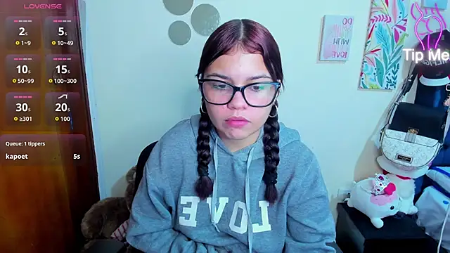 Emma boo online show from December 4, 2025, 7:35 pm