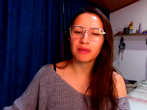 KendallTwisTx online show from December 1, 2025, 4:02 am