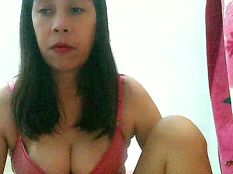 Snapshot of nhicole4u chatting on November 13, 2025, 1:26 pm nhicole4u online show from November 13, 2025, 1:26 pm