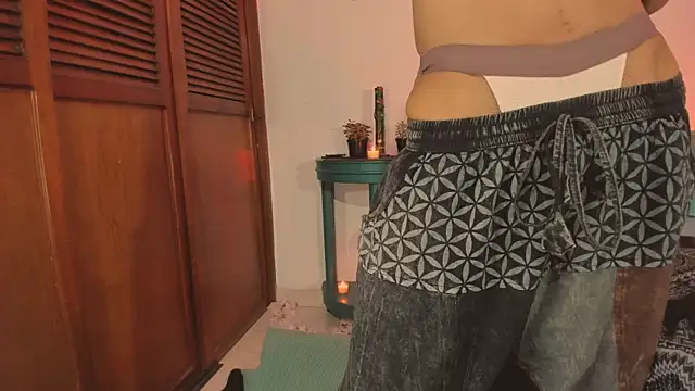 Snapshot of estmonnn chatting on November 9, 2025, 12:25 am estmonnn online show from November 9, 2025, 12:25 am