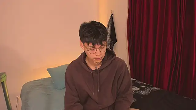 Snapshot of estmonnn chatting on November 7, 2025, 12:04 am estmonnn online show from November 7, 2025, 12:04 am