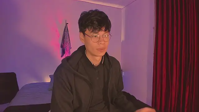 Snapshot of estmonnn chatting on December 15, 2025, 1:22 am estmonnn online show from December 15, 2025, 1:22 am