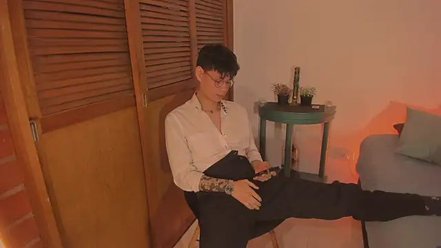 Snapshot of estmonnn chatting on November 29, 2025, 12:11 am estmonnn online show from November 29, 2025, 12:11 am