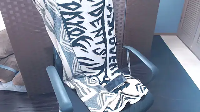 YUNONNON online show from November 1, 2025, 12:28 am