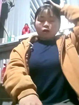 Snapshot of matbiec- chatting on November 17, 2025, 10:25 pm matbiec- online show from November 17, 2025, 10:25 pm