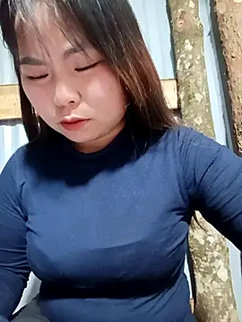 Snapshot of matbiec- chatting on December 15, 2025, 12:33 pm matbiec- online show from December 15, 2025, 12:33 pm