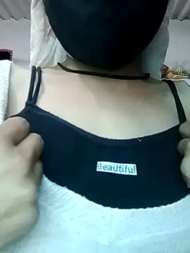 Quenn-Jiya752 online show from December 1, 2025, 11:22 am