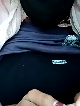 Quenn-Jiya752 online show from November 13, 2025, 11:25 am