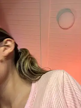 Im-Lola online show from February 25, 2026, 8:19 pm