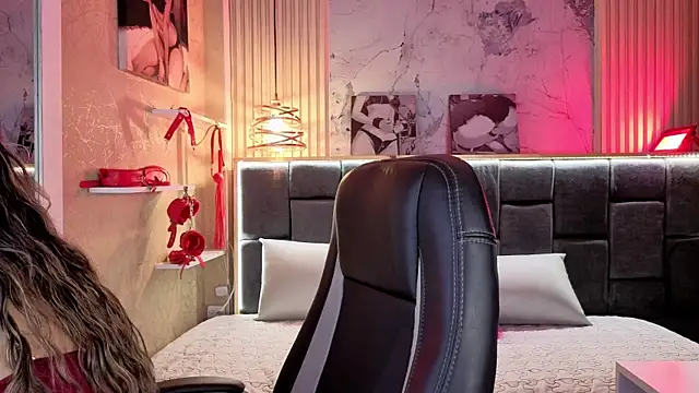 Im-Lola online show from February 6, 2026, 11:12 pm