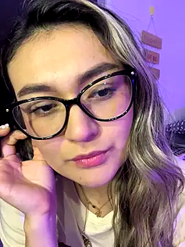 Im-Lola online show from November 30, 2025, 11:05 pm