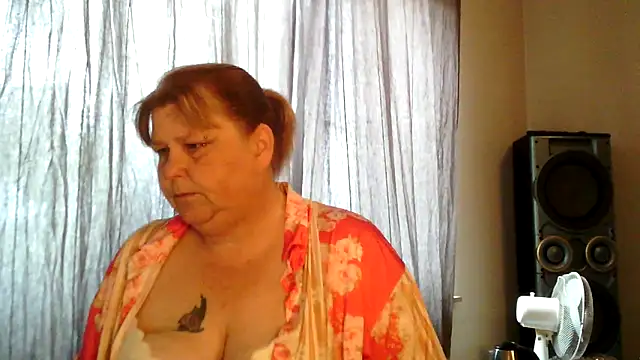 Snapshot of Sylviastar46 chatting on June 14, 2026, 8:04 am Sylviastar46 online show from June 14, 2026, 8:04 am