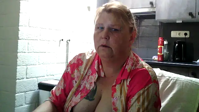 Sylviastar46 online show from May 10, 2026, 9:13 am