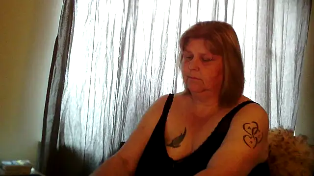 Snapshot of Sylviastar46 chatting on June 10, 2026, 3:35 pm Sylviastar46 online show from June 10, 2026, 3:35 pm