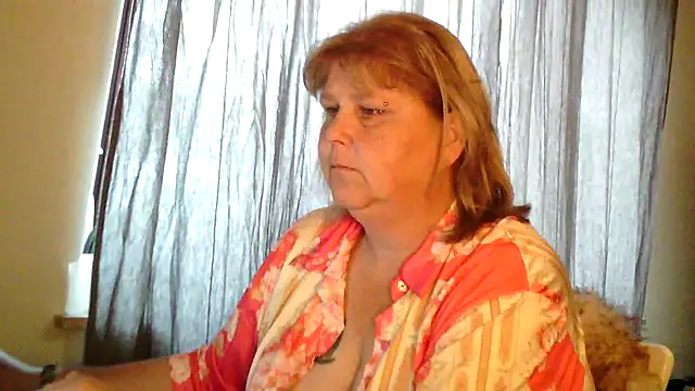 Snapshot of Sylviastar46 chatting on June 12, 2026, 7:50 am Sylviastar46 online show from June 12, 2026, 7:50 am
