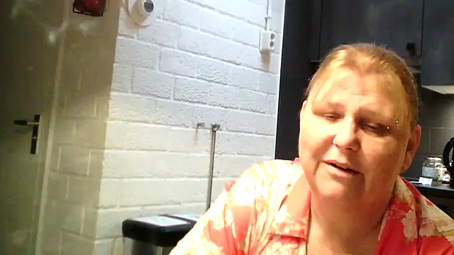 Sylviastar46 online show from May 6, 2026, 5:55 am
