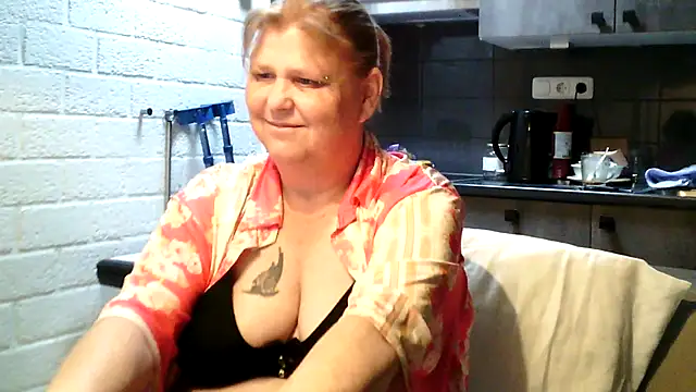Sylviastar46 online show from May 7, 2026, 7:23 am