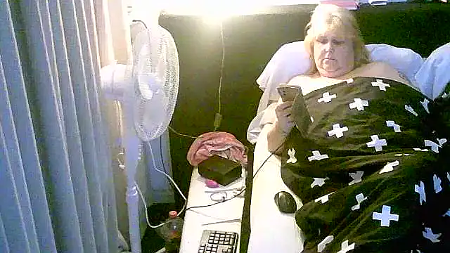 Snapshot of Sylviastar46 chatting on November 16, 2025, 9:30 pm Sylviastar46 online show from November 16, 2025, 9:30 pm