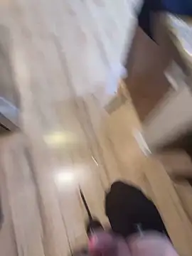 maxtmxx online show from December 22, 2025, 11:54 am