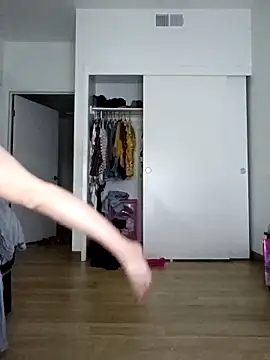 Karebearz1 online show from November 1, 2025, 4:52 am