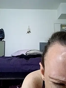 Karebearz1 online show from April 15, 2026, 11:59 am