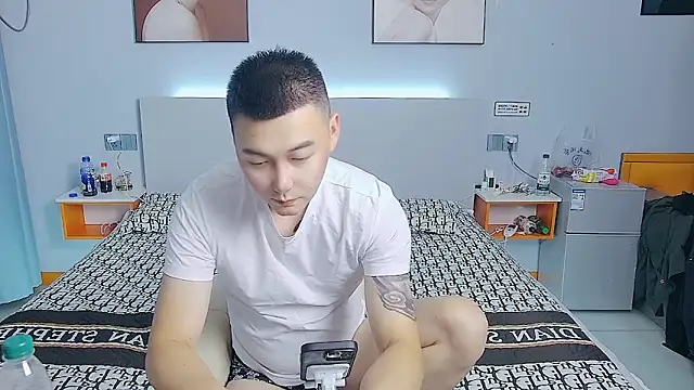 Snapshot of xiao8787 chatting on November 1, 2025, 12:21 pm xiao8787 online show from November 1, 2025, 12:21 pm