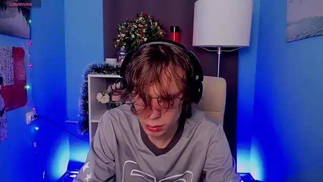 Snapshot of LeoBensyten chatting on November 23, 2025, 10:09 pm LeoBensyten online show from November 23, 2025, 10:09 pm