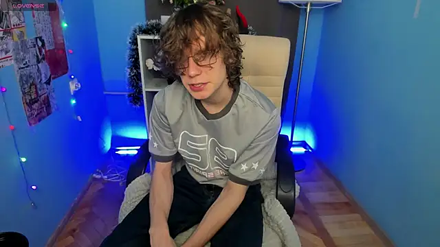 Snapshot of LeoBensyten chatting on November 28, 2025, 2:06 pm LeoBensyten online show from November 28, 2025, 2:06 pm