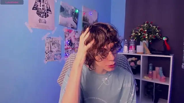 Snapshot of LeoBensyten chatting on December 17, 2025, 4:23 pm LeoBensyten online show from December 17, 2025, 4:23 pm