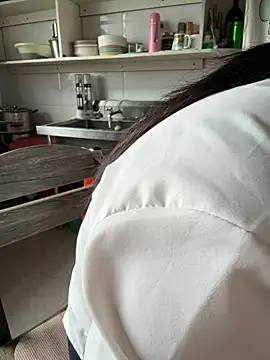 aniani11 online show from December 15, 2025, 5:46 am