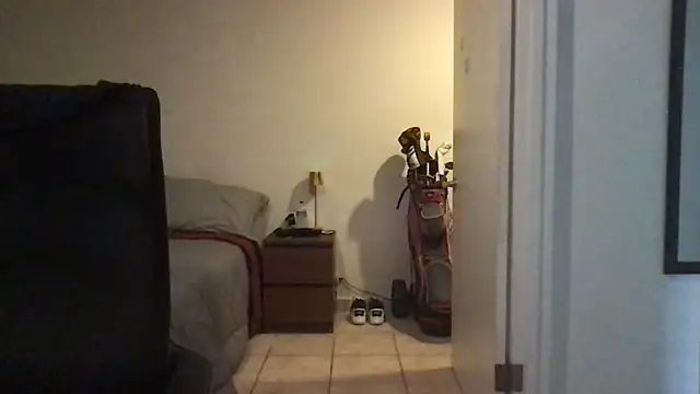 ezrah23 online show from April 5, 2026, 9:21 pm