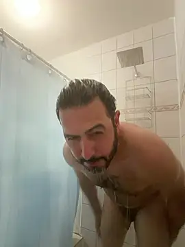 ezrah23 online show from April 4, 2026, 9:21 pm