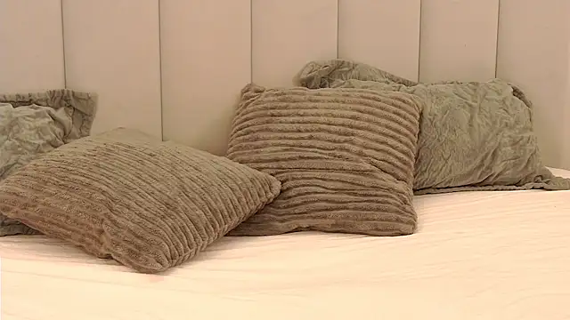 VickiBanx online show from February 20, 2026, 4:09 am