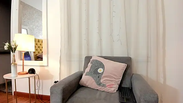 Snapshot of LahanaKimish chatting on November 17, 2025, 1:09 am LahanaKimish online show from November 17, 2025, 1:09 am