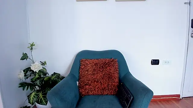 Snapshot of LahanaKimish chatting on November 13, 2025, 12:31 pm LahanaKimish online show from November 13, 2025, 12:31 pm