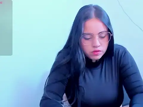 Snapshot of Nahiiara19 chatting on November 6, 2025, 8:24 pm Nahiiara19 online show from November 6, 2025, 8:24 pm