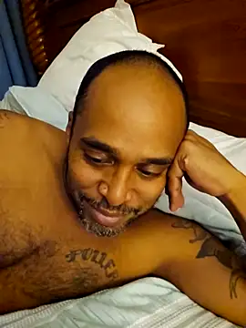 TraddyZaddy online show from October 31, 2025, 3:47 am