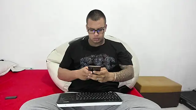 LucassFoster online show from November 30, 2025, 1:45 pm