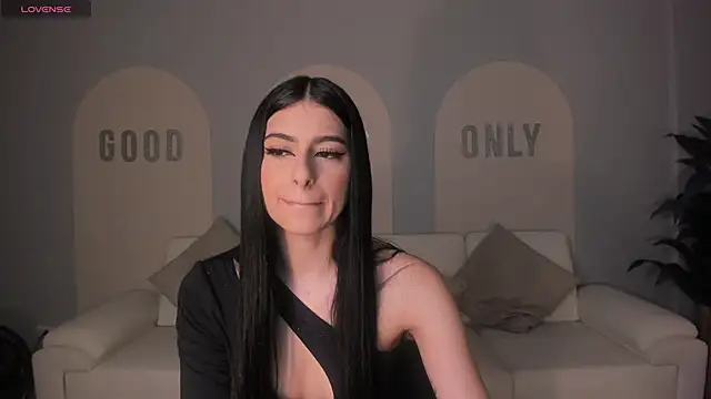 BellaConnorX online show from November 18, 2025, 3:43 am