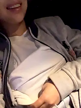 limkiss online show from October 31, 2025, 12:46 pm