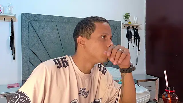 Snapshot of DamianandEva chatting on July 4, 2026, 1:15 pm DamianandEva online show from July 4, 2026, 1:15 pm