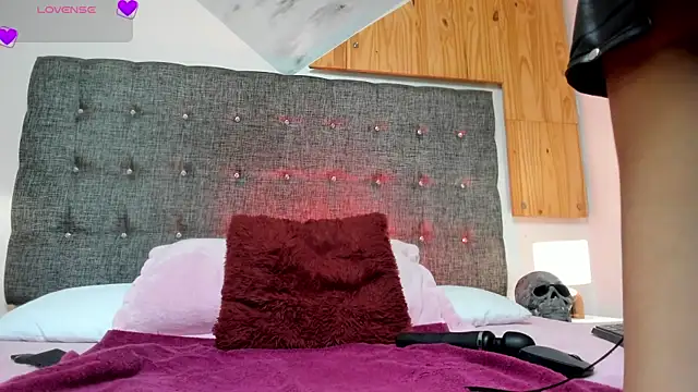  tinyrose  online show from November 7, 2025, 7:29 pm