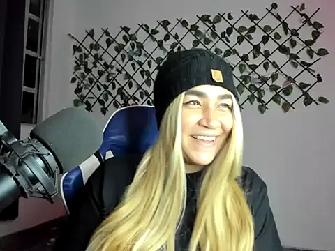 yayita cute online show from November 7, 2025, 3:22 am