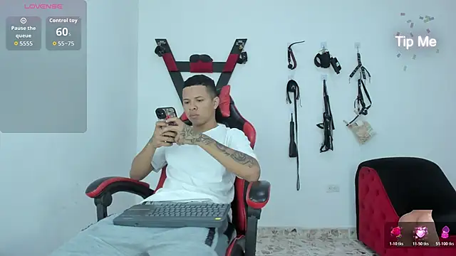 Steven19 LatinBoy online show from November 15, 2025, 11:25 am