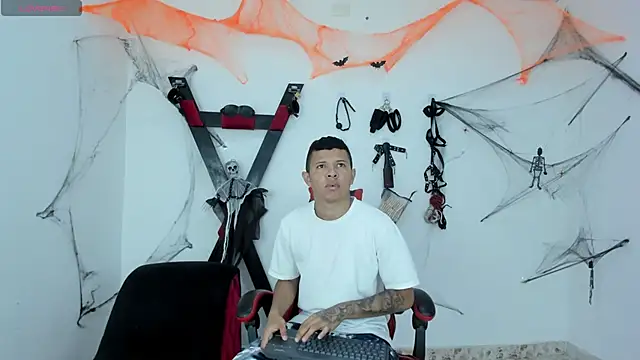 Steven19 LatinBoy online show from October 30, 2025, 12:03 pm