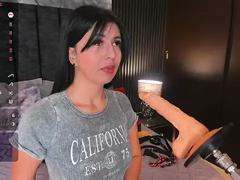 Snapshot of BDSM-DOLL chatting on December 15, 2025, 9:37 am BDSM-DOLL online show from December 15, 2025, 9:37 am