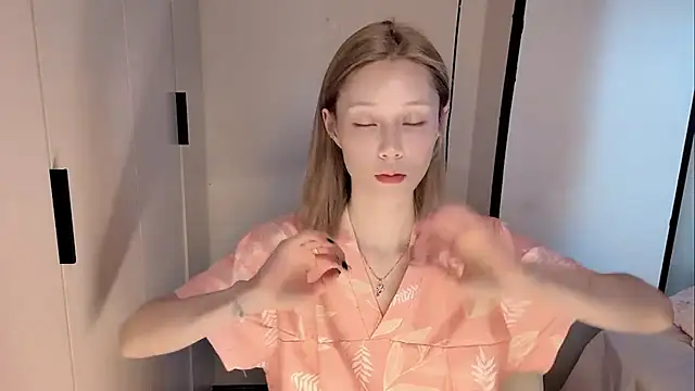 yuyu-33 online show from February 8, 2026, 3:48 am